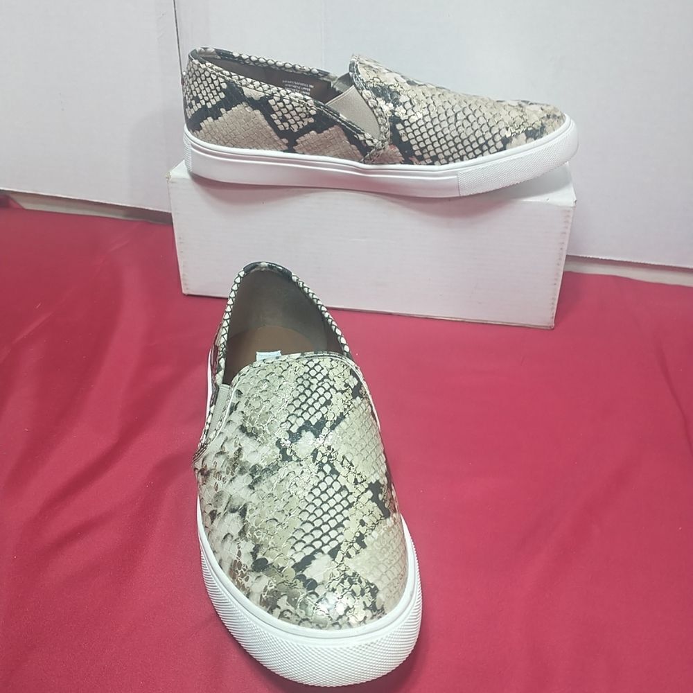 STEVE MADDEN Woman's SZ 9M Safary Faux Snake Boa Skin Shoes .